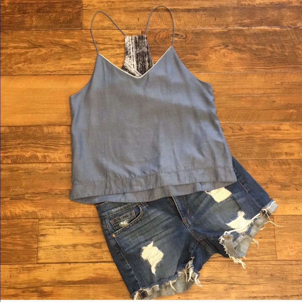 Lululemon wake and flow tank